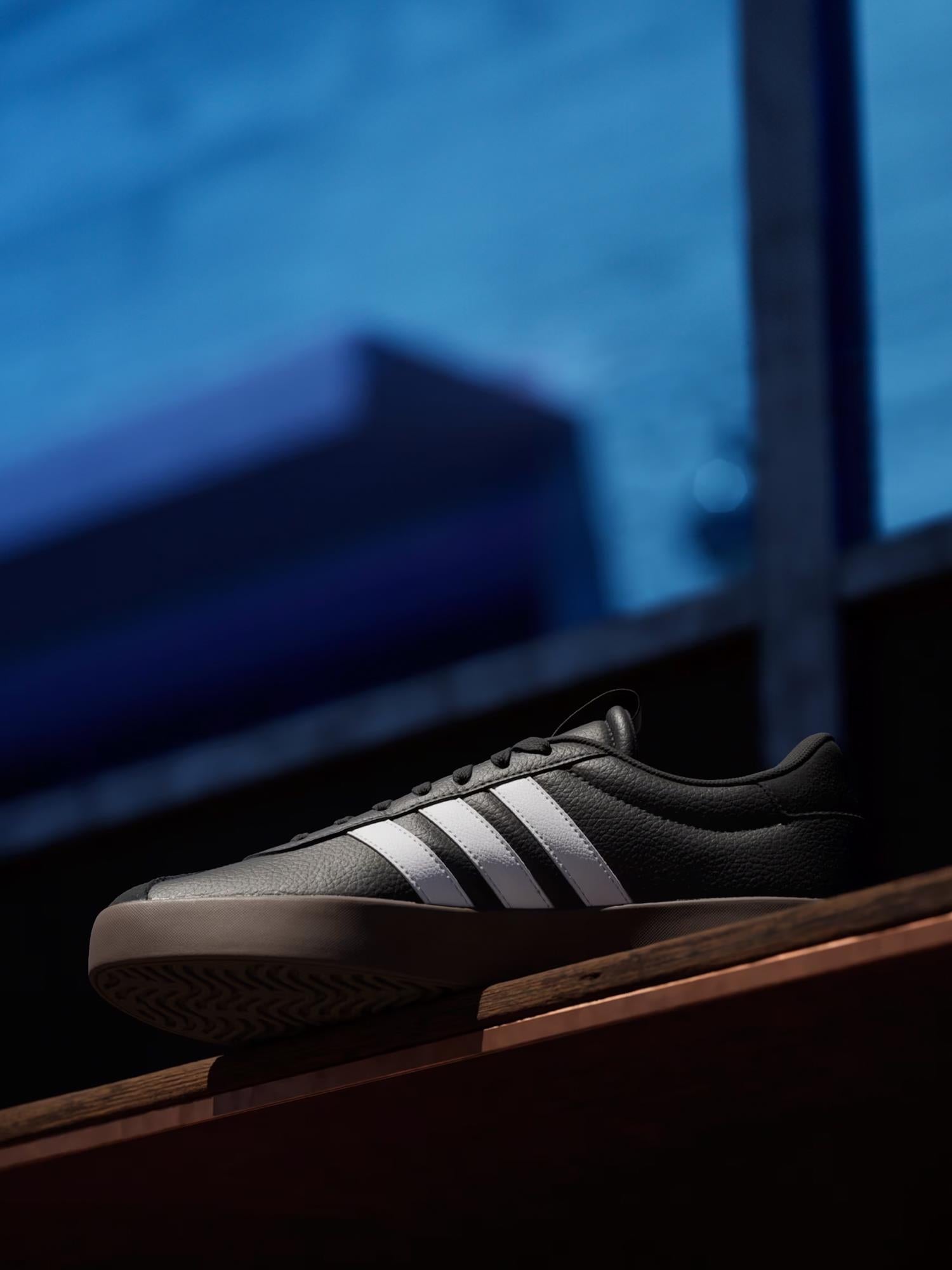 01242 VL Court 3.0 Black
