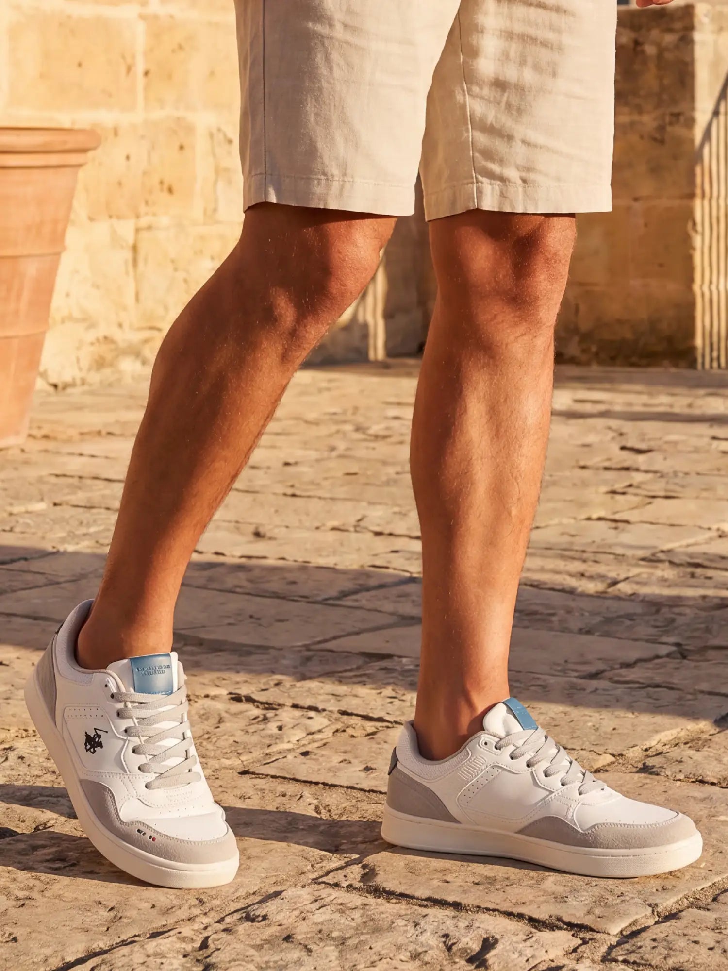 01625 White Lace-up Sneakers