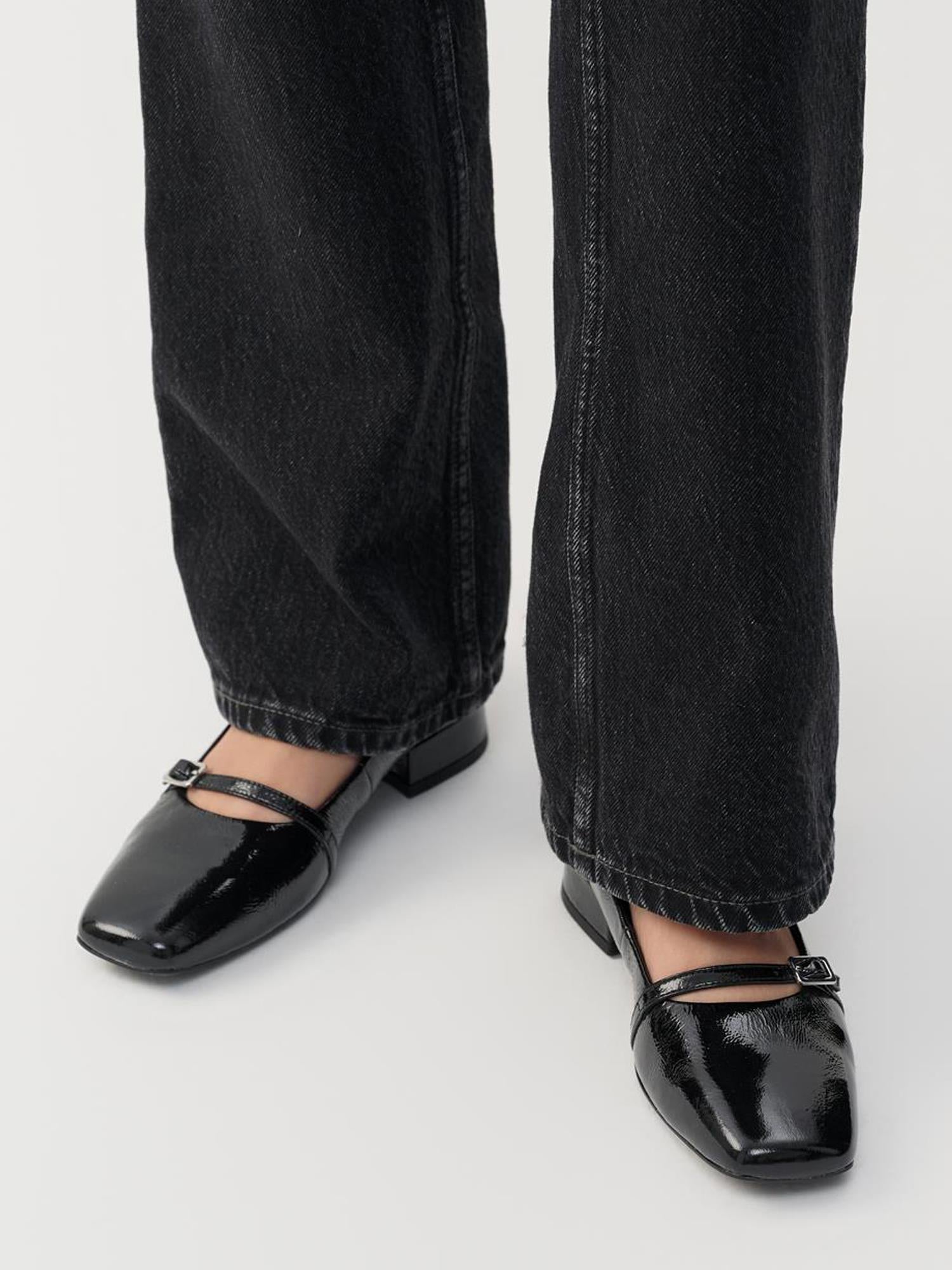 05799 Debbi Mary Jane pumps