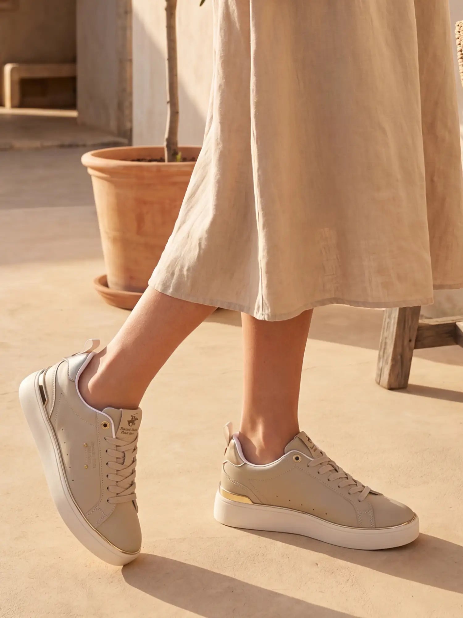 01757 Beige Court Flat