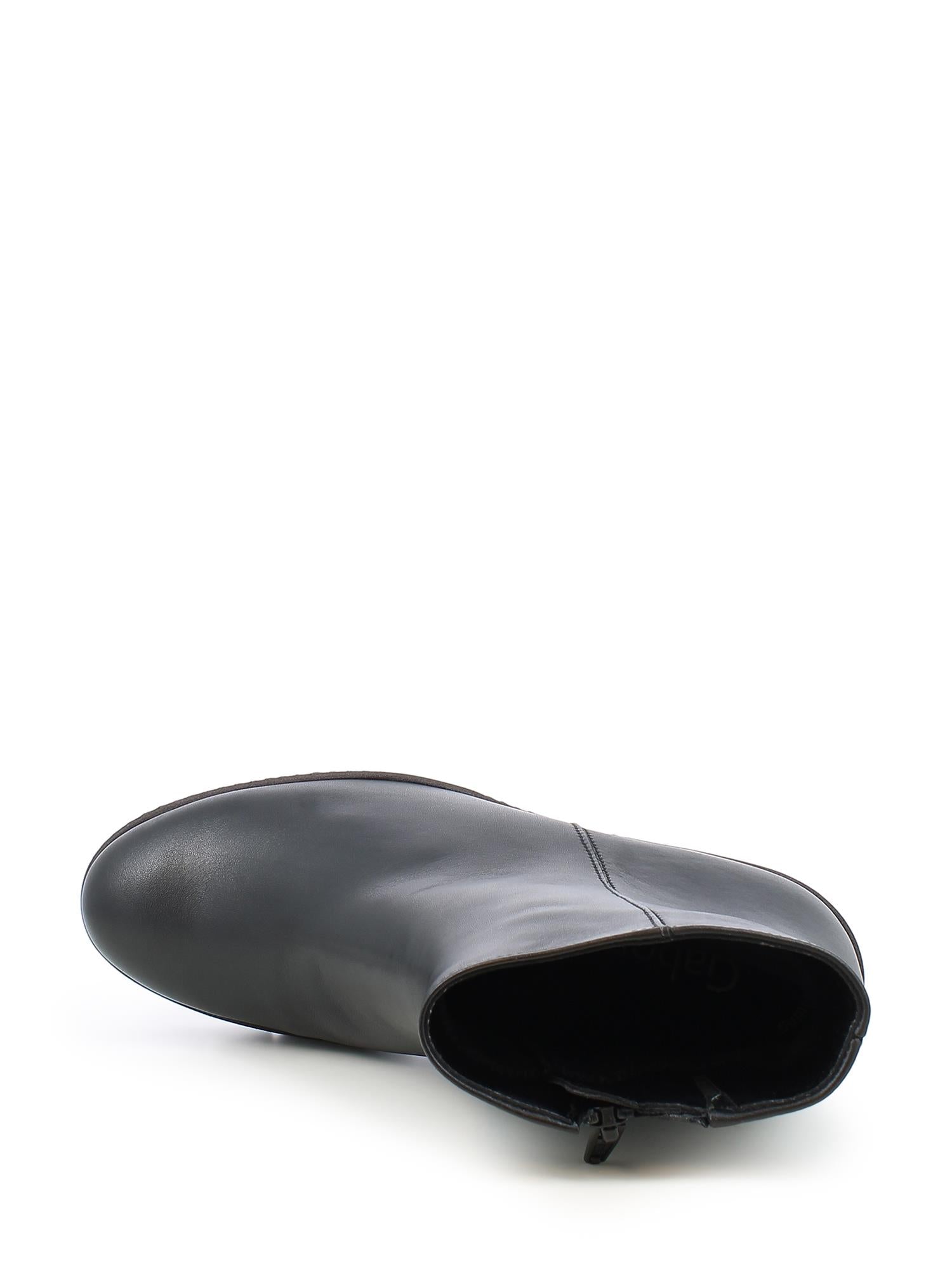 04207 Leather Wedge Booties