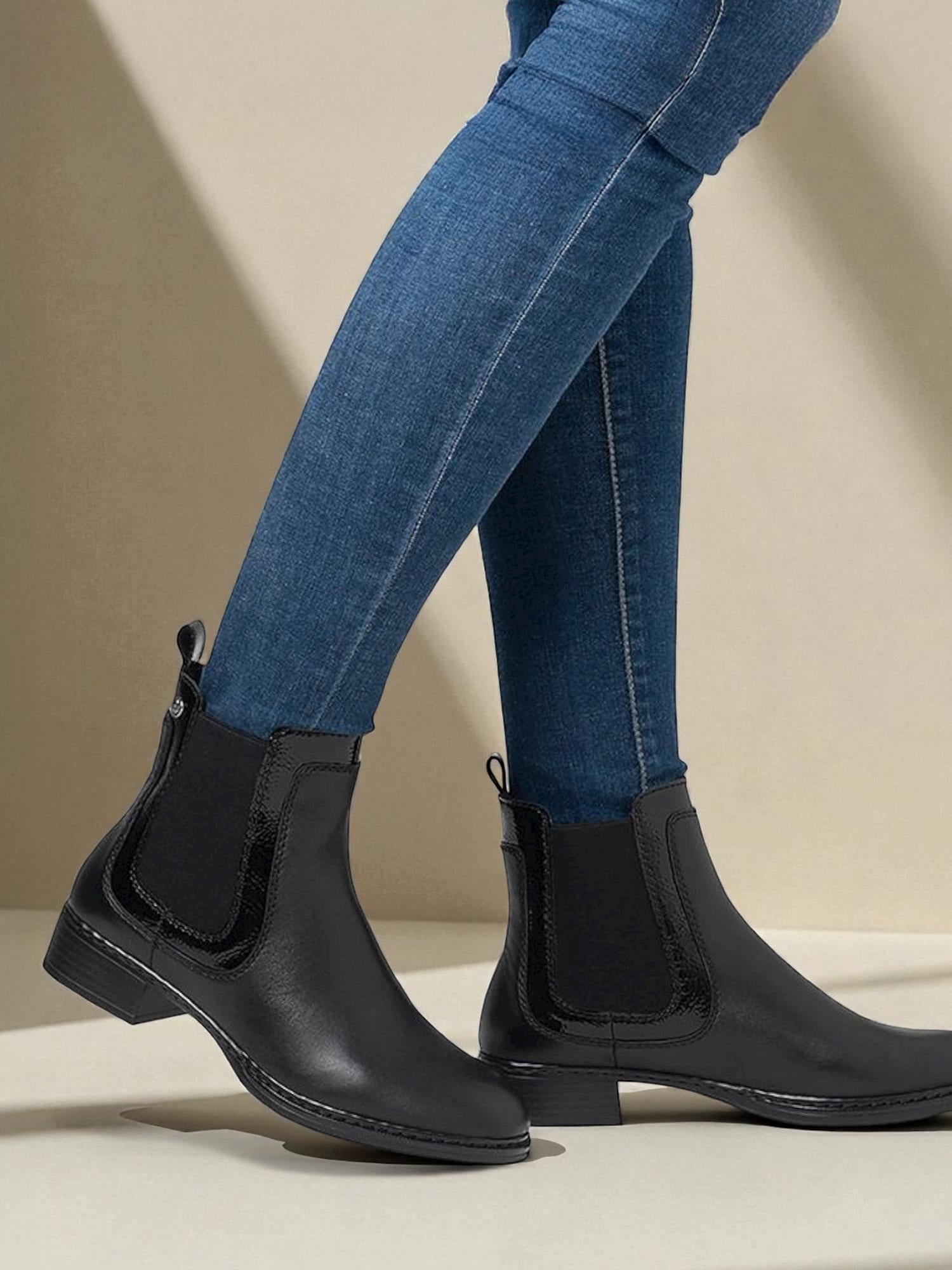 04865 Elastic Leather Boot