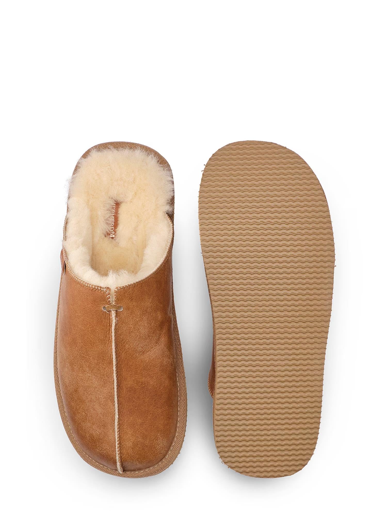 05522 Hugo Sheepskin Slippers