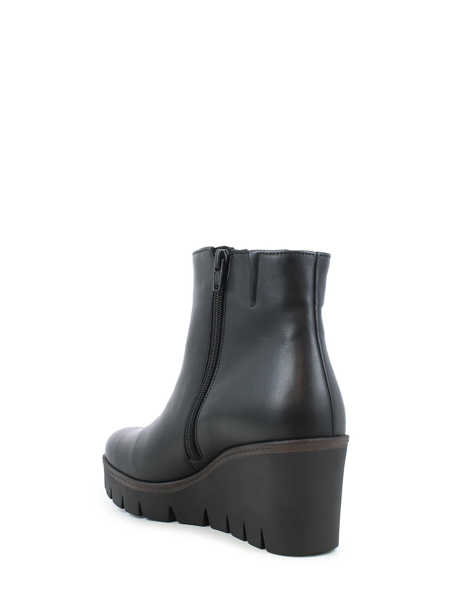 04207 Leather Wedge Booties