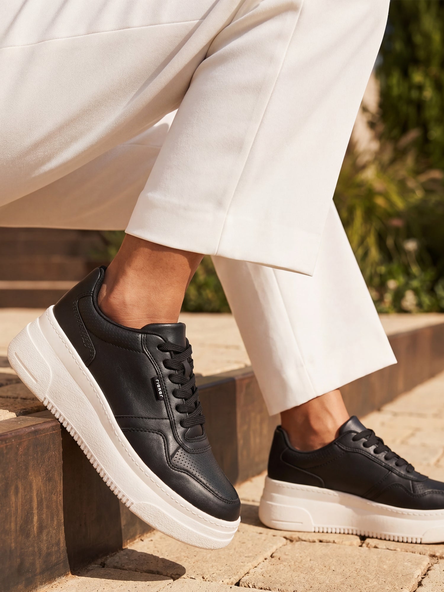 04260 Essential Comfort Black