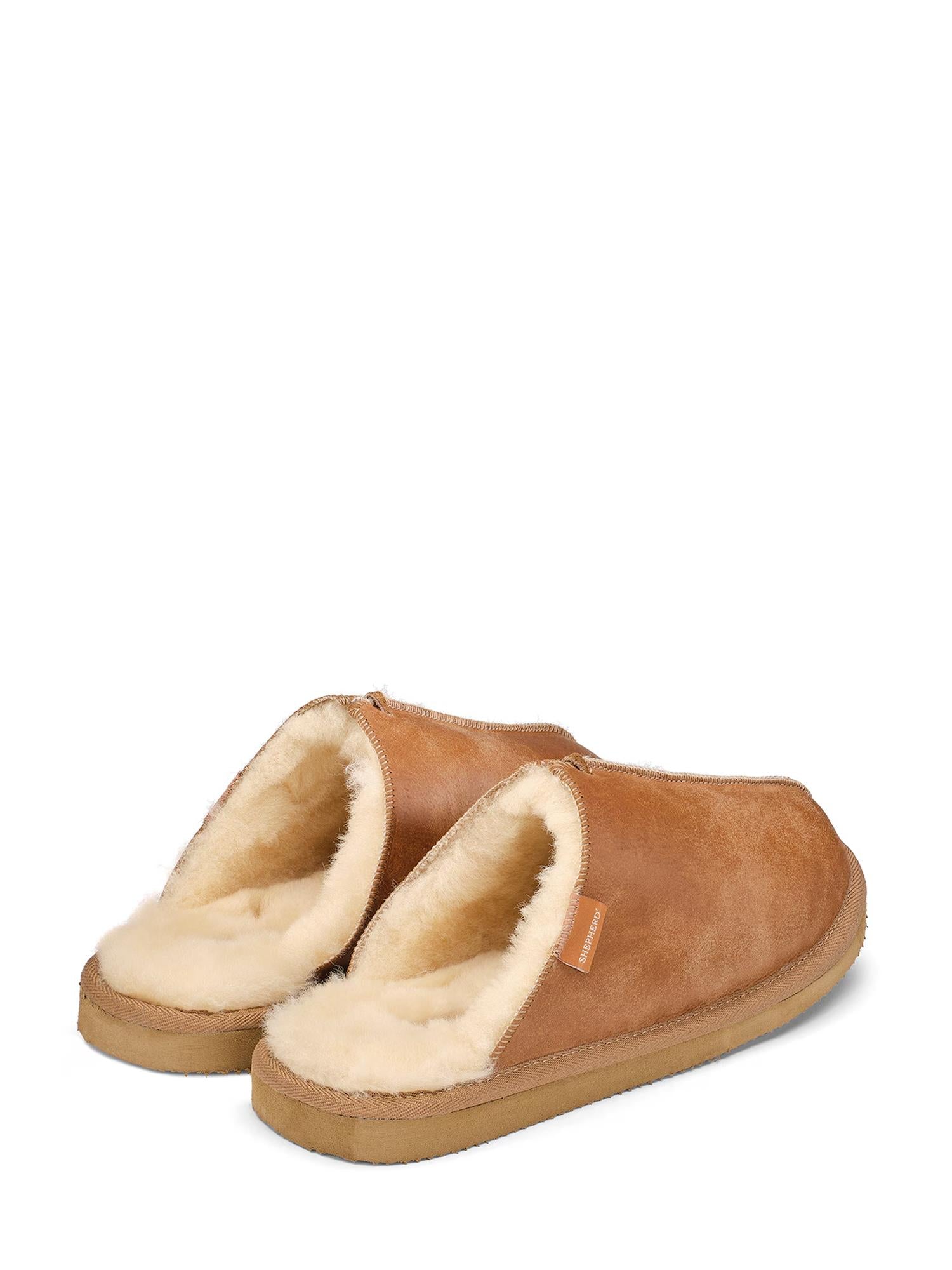05522 Hugo Sheepskin Slippers