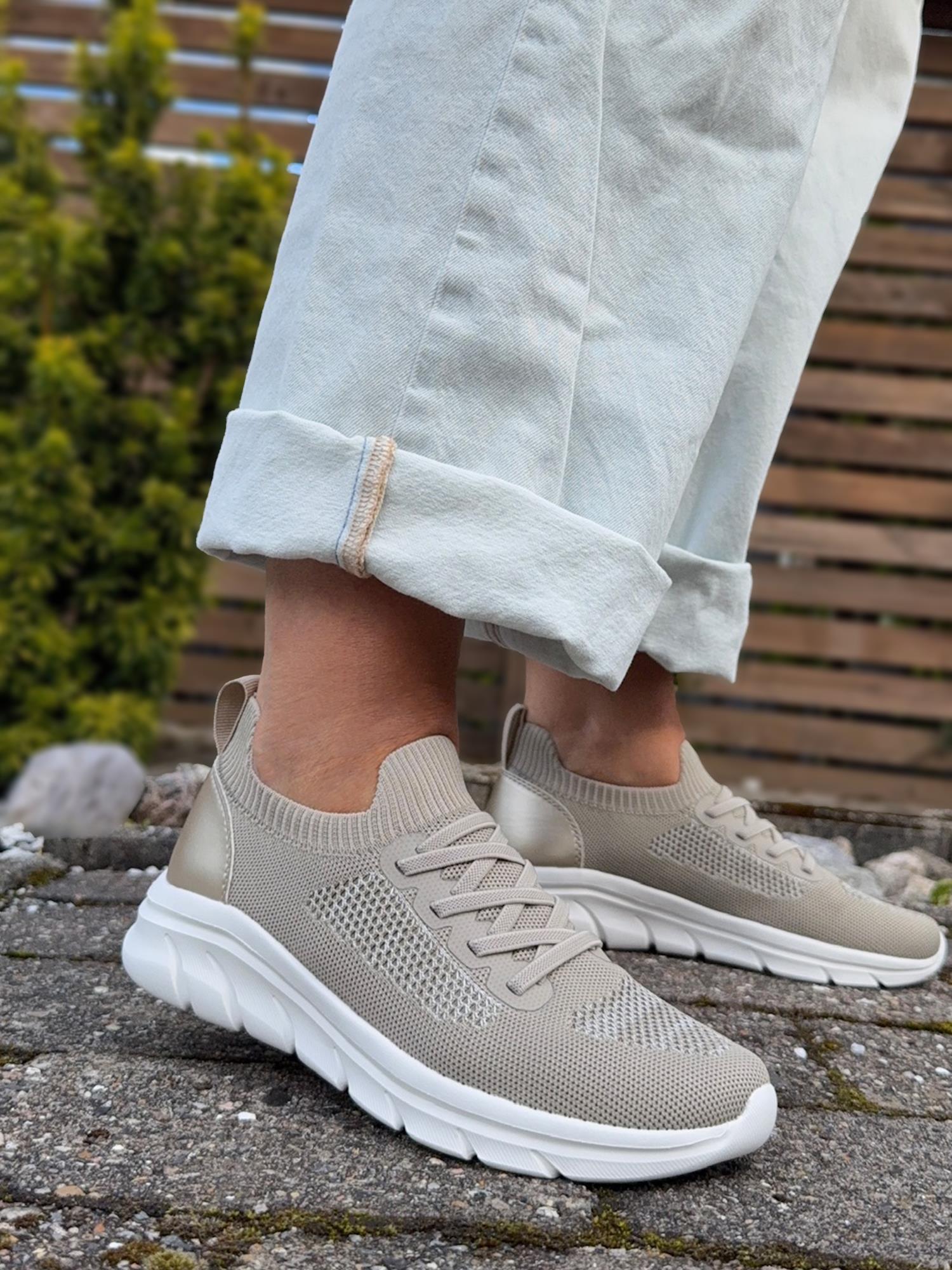 07194 Sock Shoes Champagne