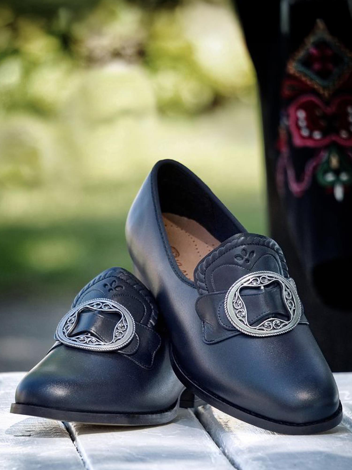 06465 Gerd Bunadsko Blue
