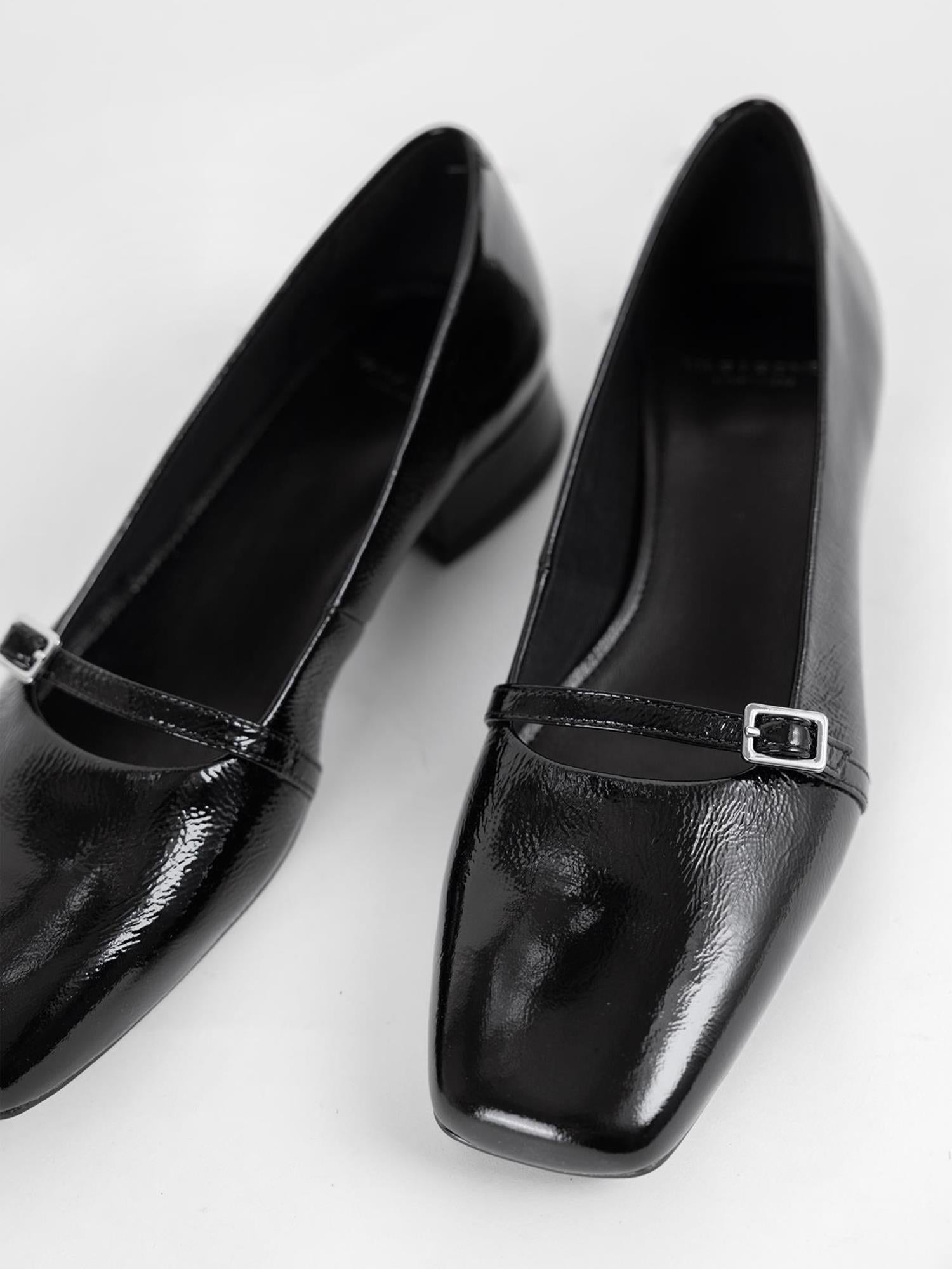 05799 Debbi Mary Jane pumps