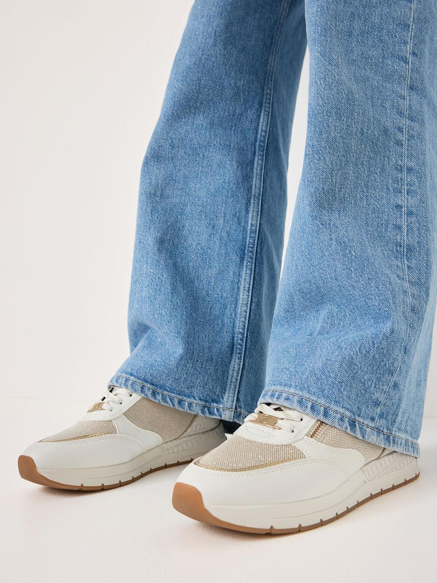 07382 Monogram Gold sneaker