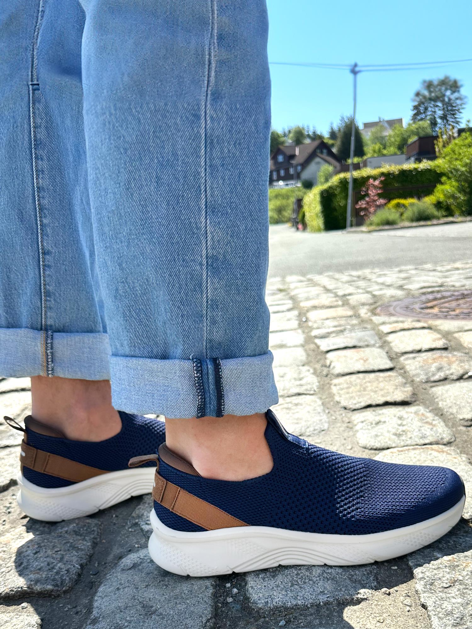 08530 Easy Slip-on Sneaker Navy
