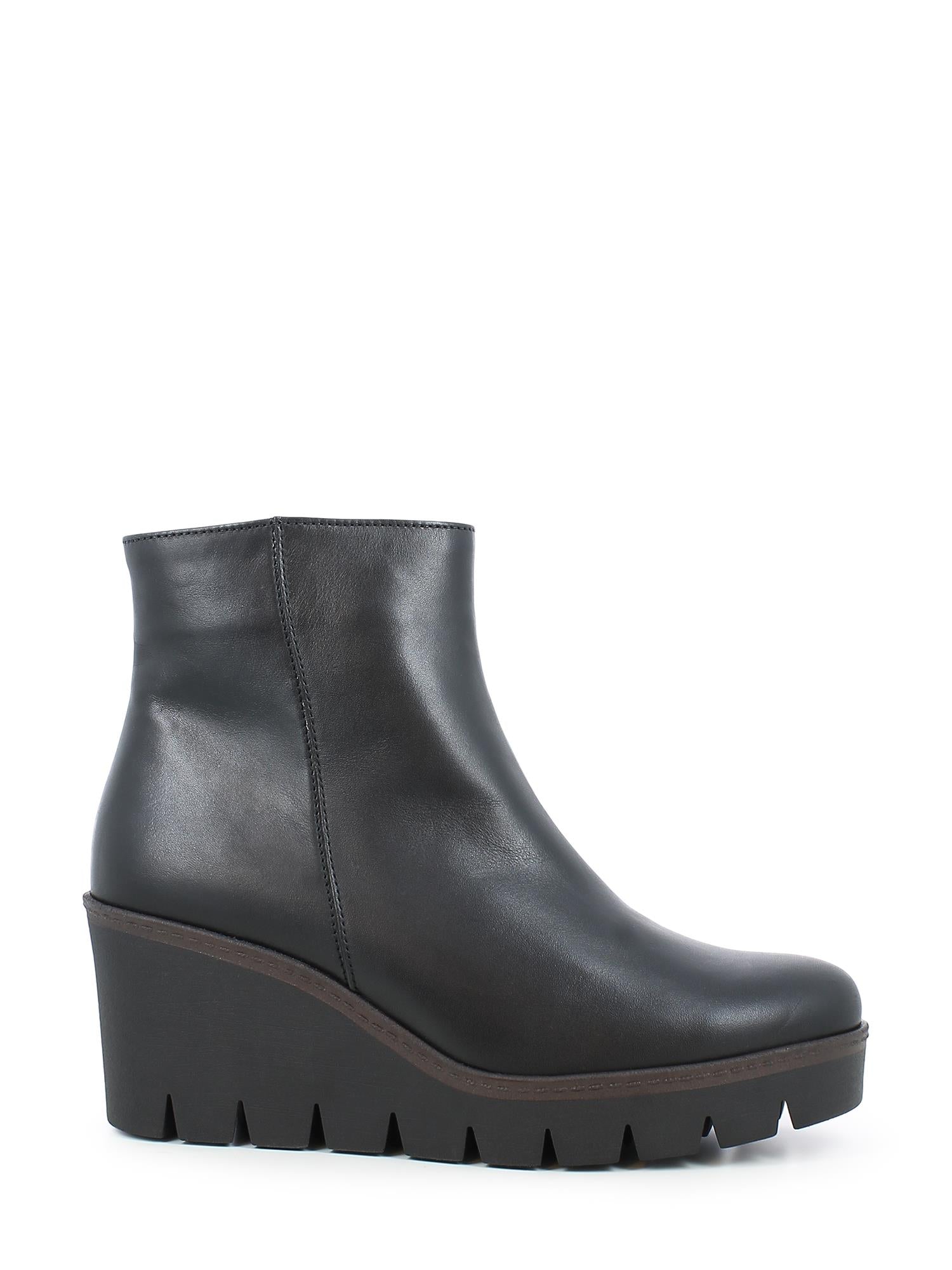 04207 Leather Wedge Booties