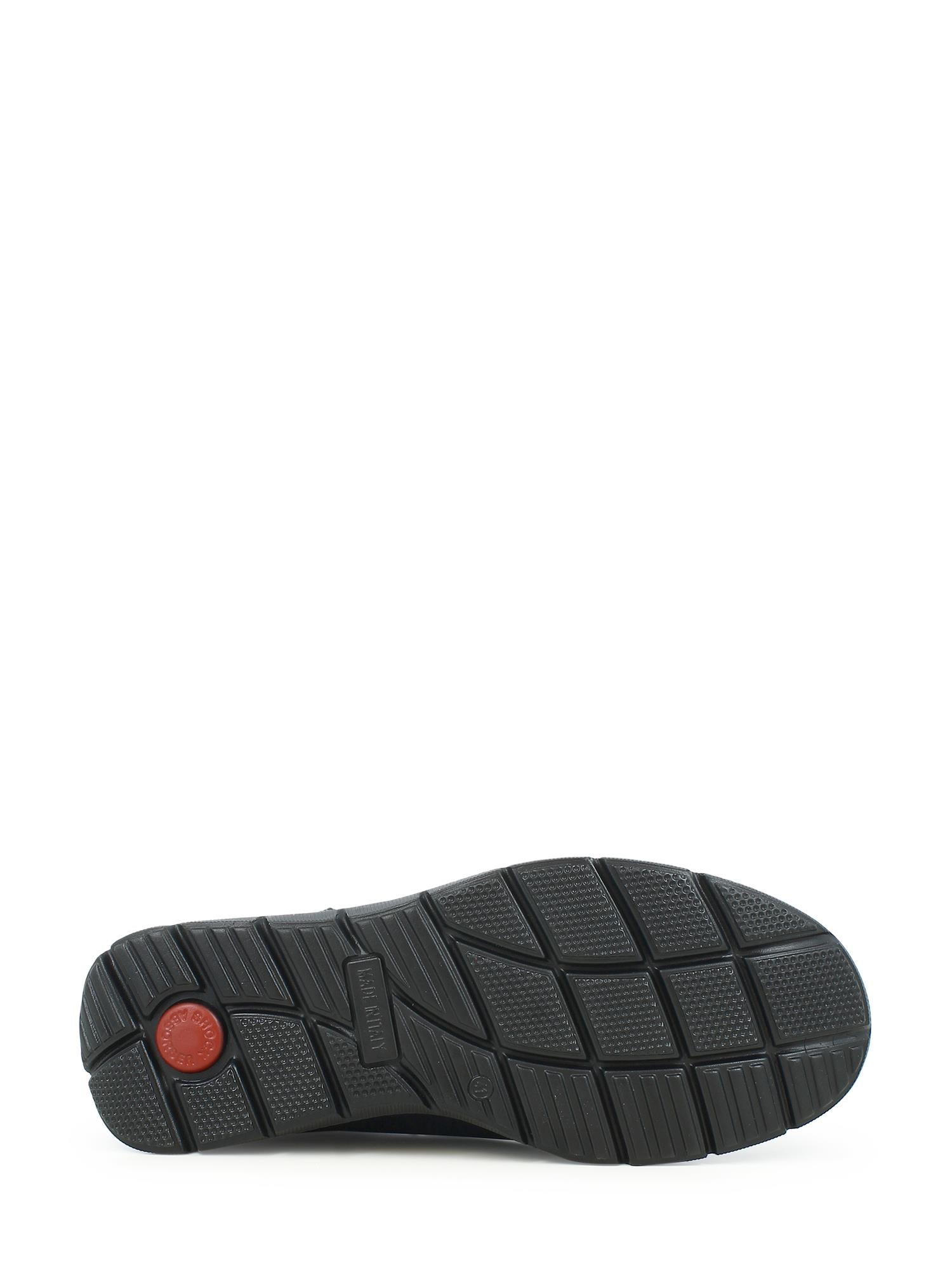 04074 Stormproof Slip-On Leather