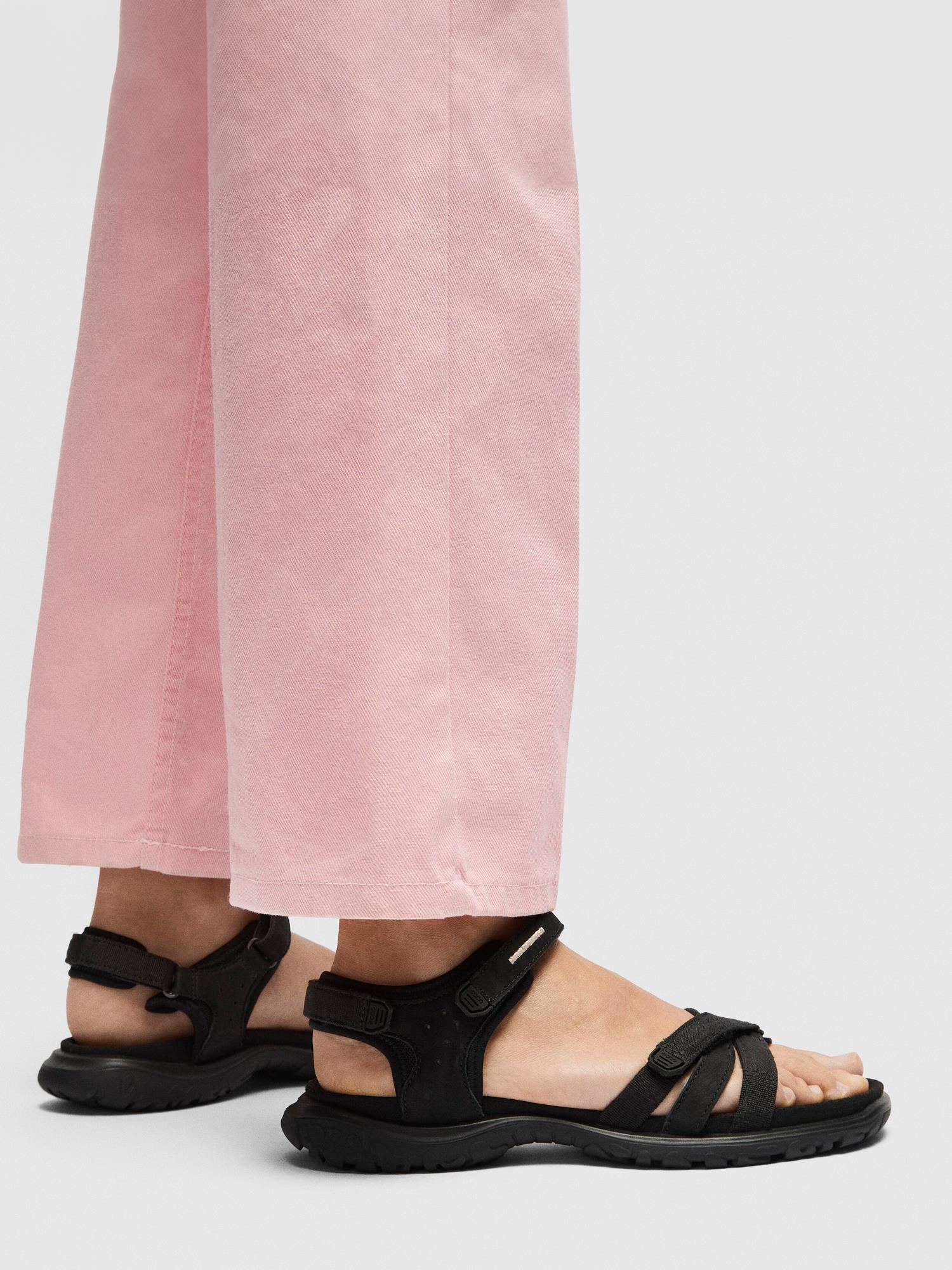 02435 Offroad Roam Sandal