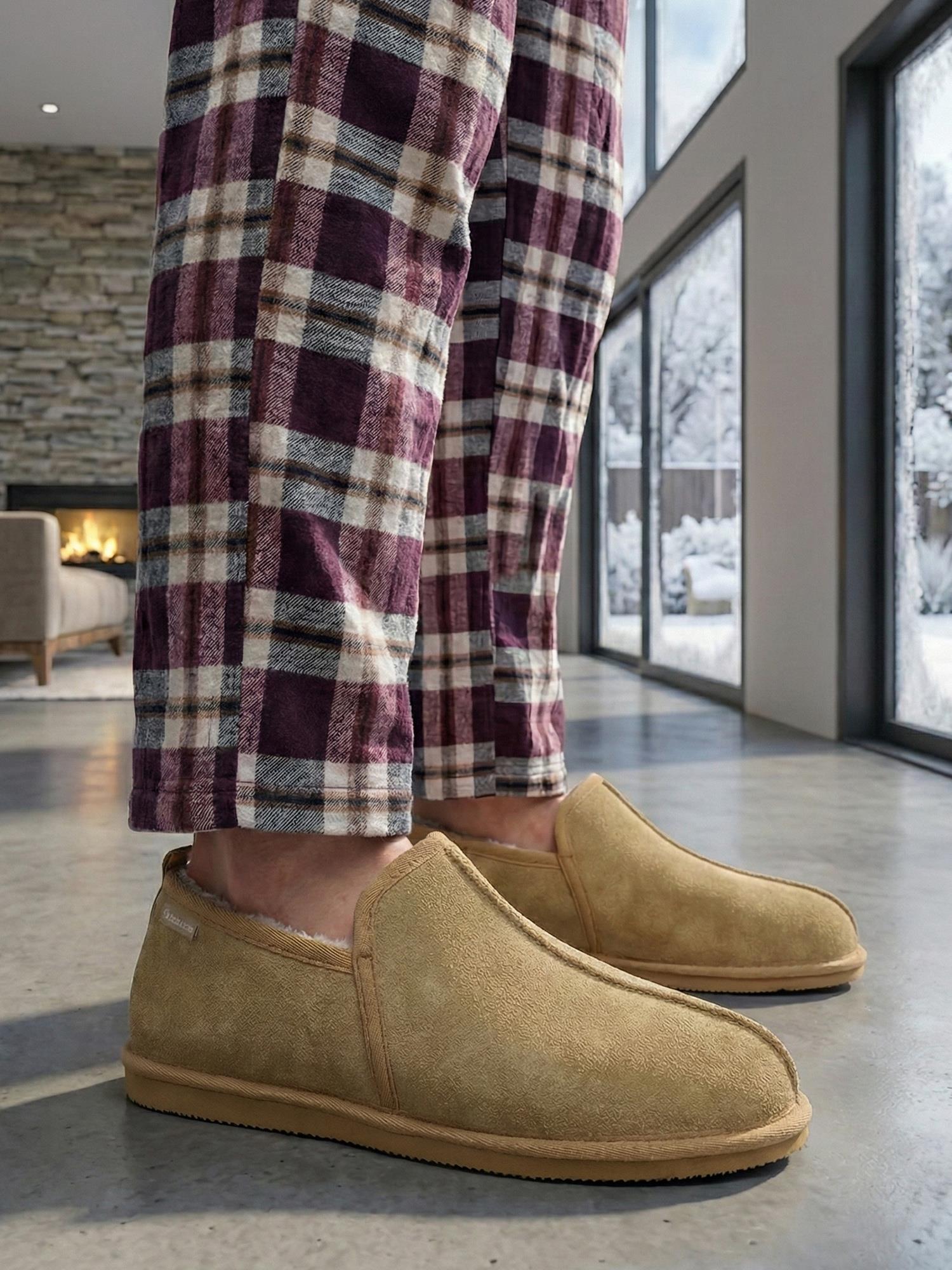 06442 Classico Suede chestnut