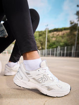 05588 Lumina Silver Sneaker