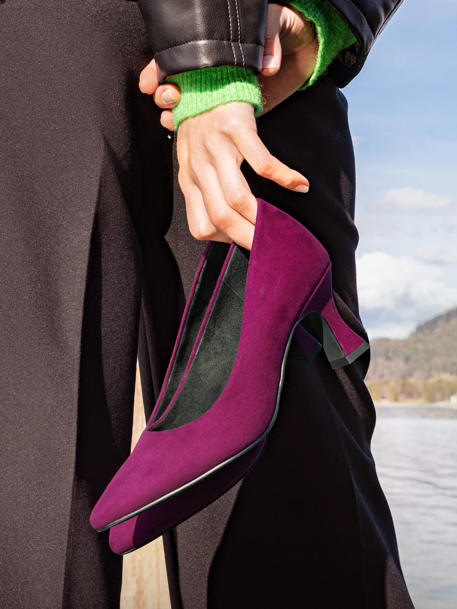 05029 Grape Pumps