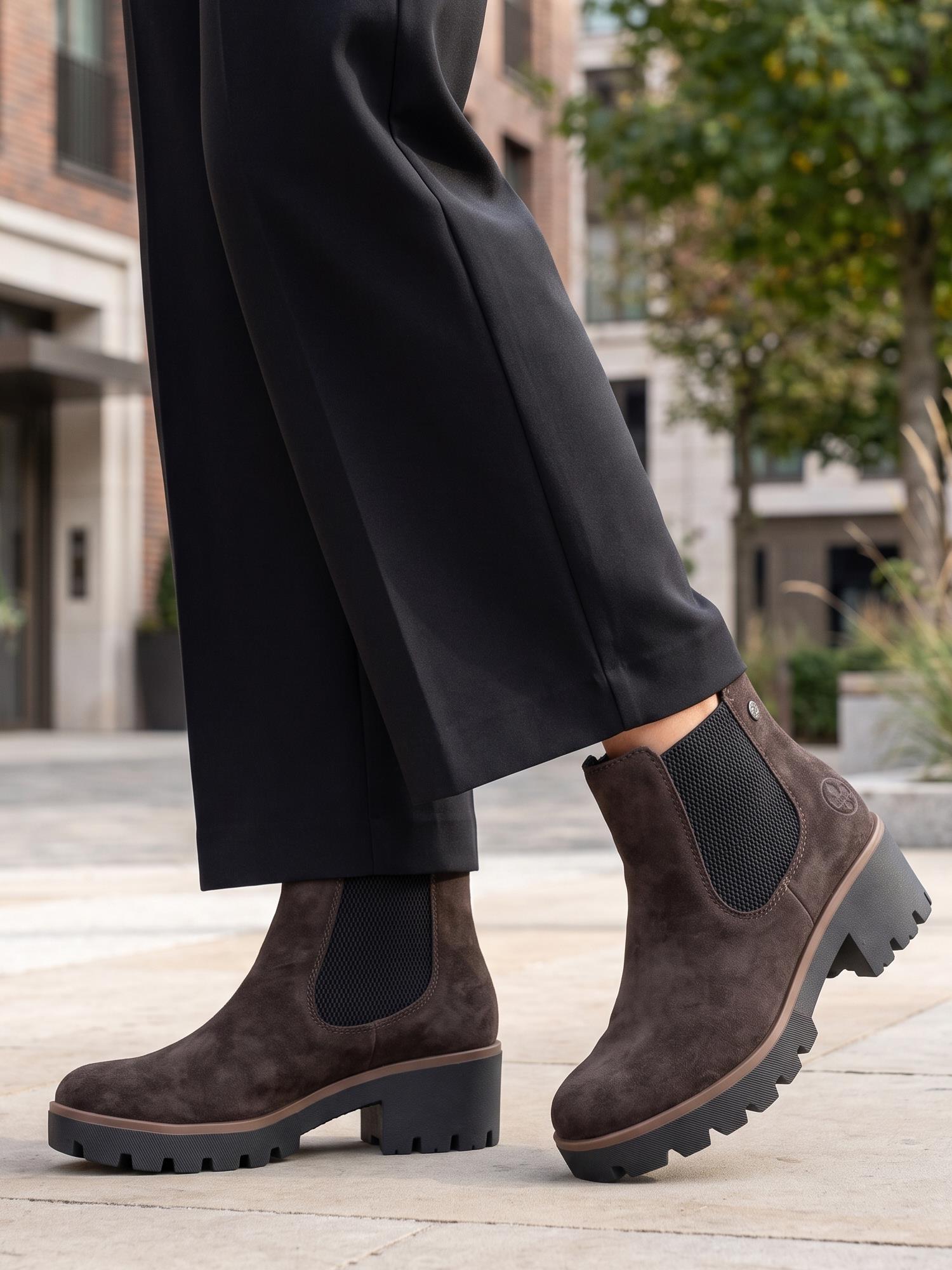 02436 Malou Suede Boots