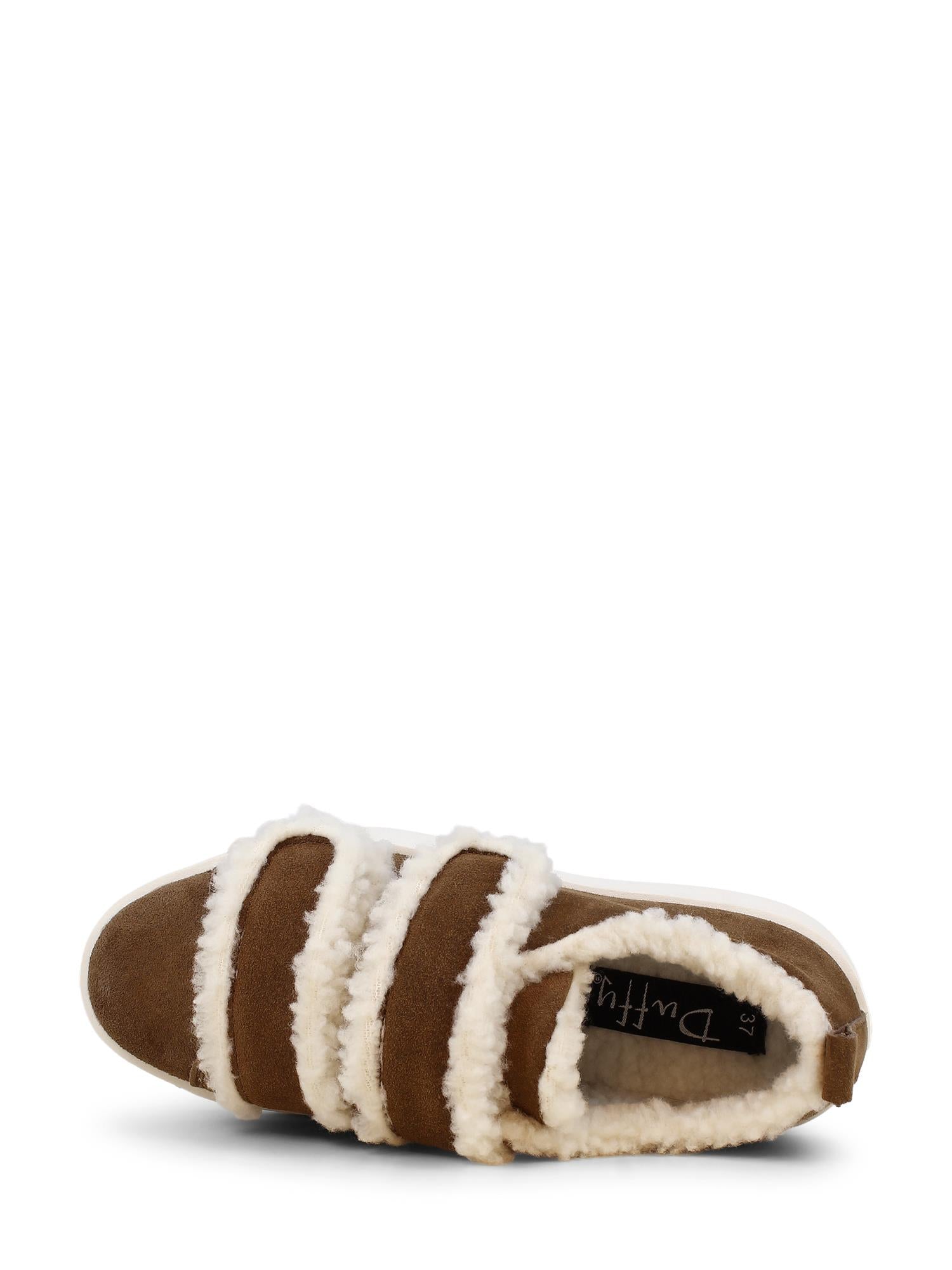 01453 Fluffy Leuca Camel