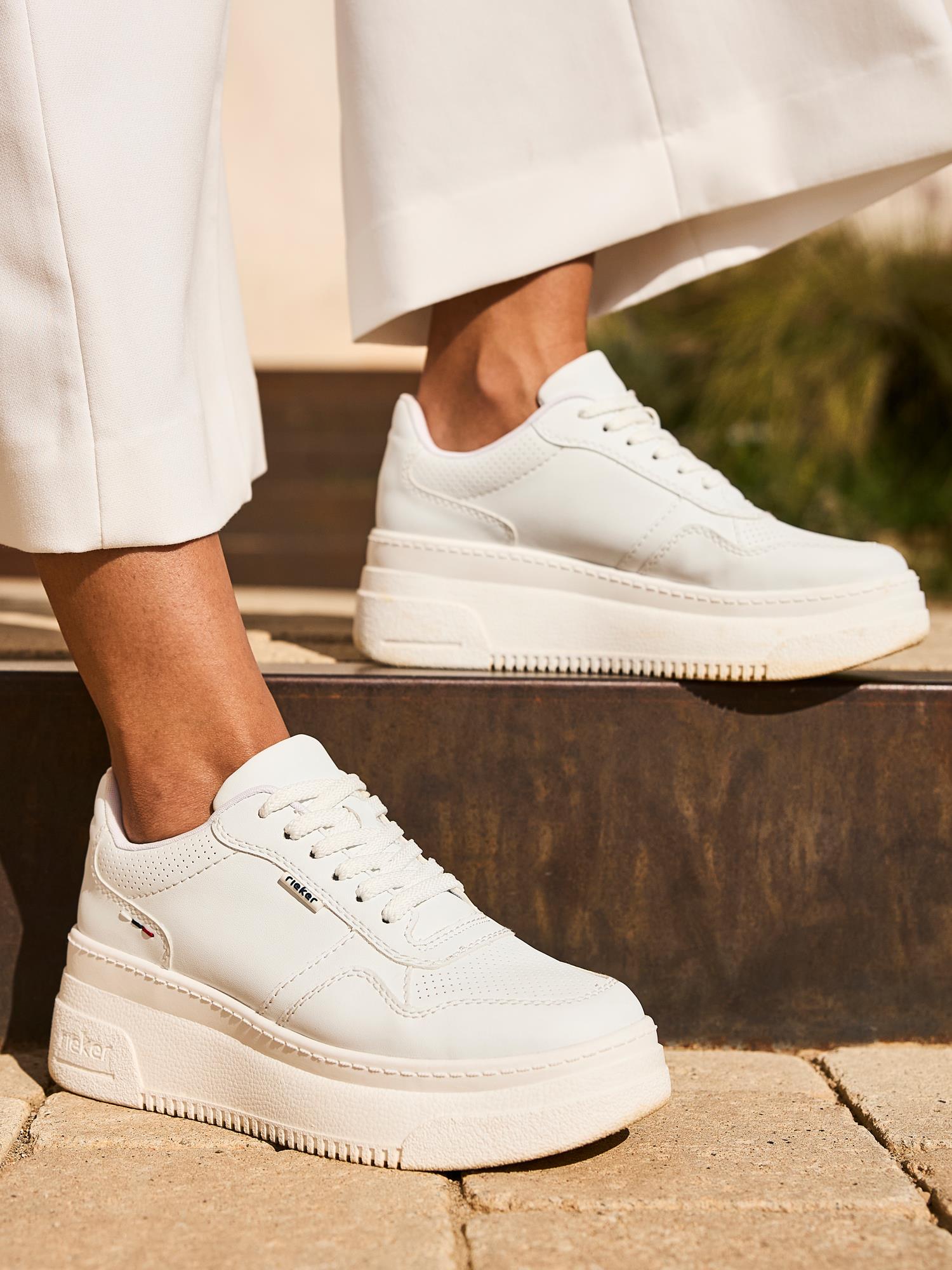 03280 Essential Comfort Sneakers